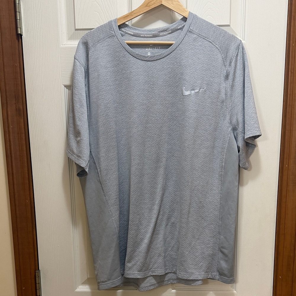 Nike Light Gray Men's Short Sleeve Tee